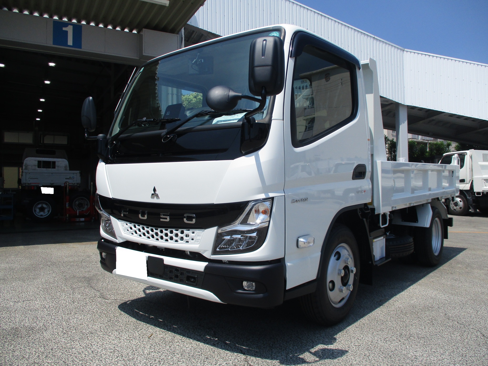 登録済み未使用車　ＮＥＷモデル　キャンター　３tダンプ