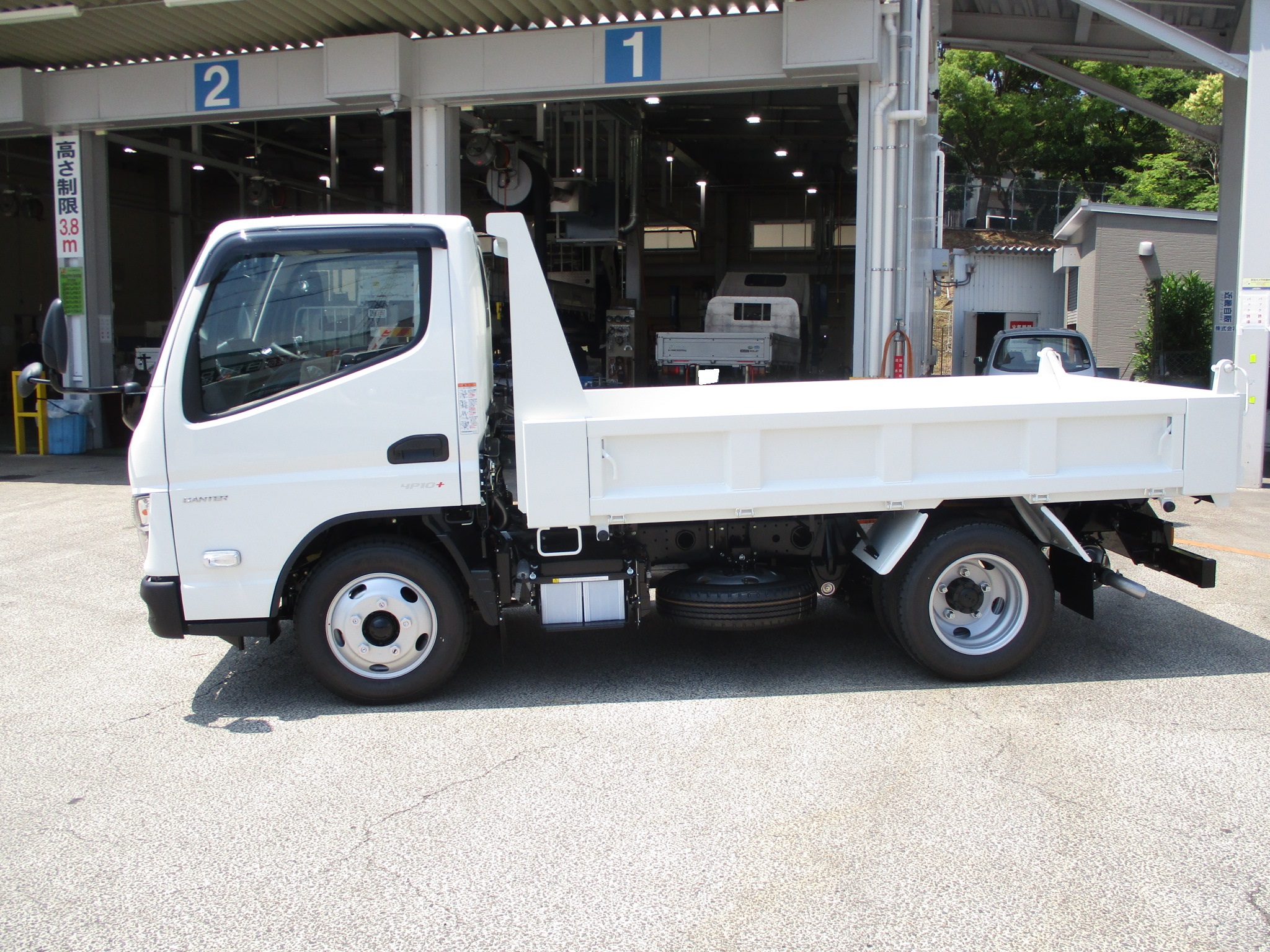 登録済み未使用車　ＮＥＷモデル　キャンター　３tダンプ