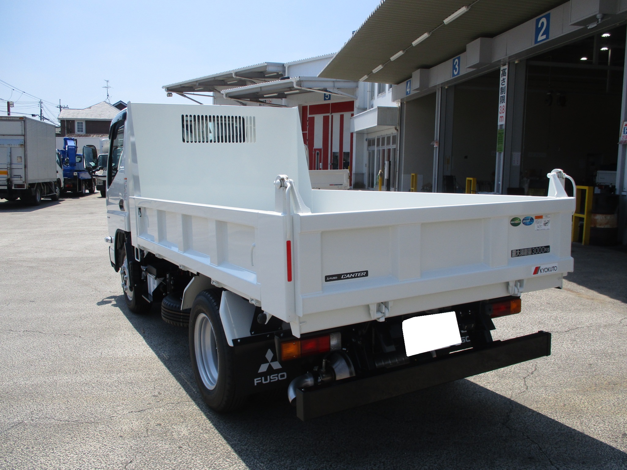 登録済み未使用車　ＮＥＷモデル　キャンター　３tダンプ