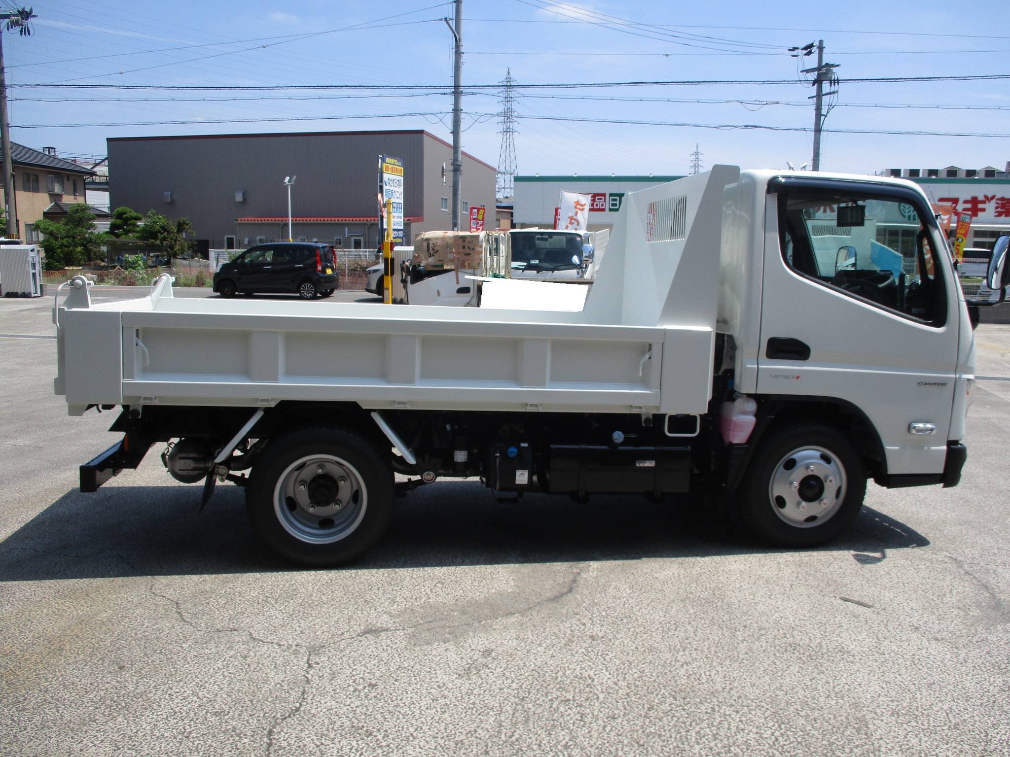 登録済み未使用車　ＮＥＷモデル　キャンター　３tダンプ