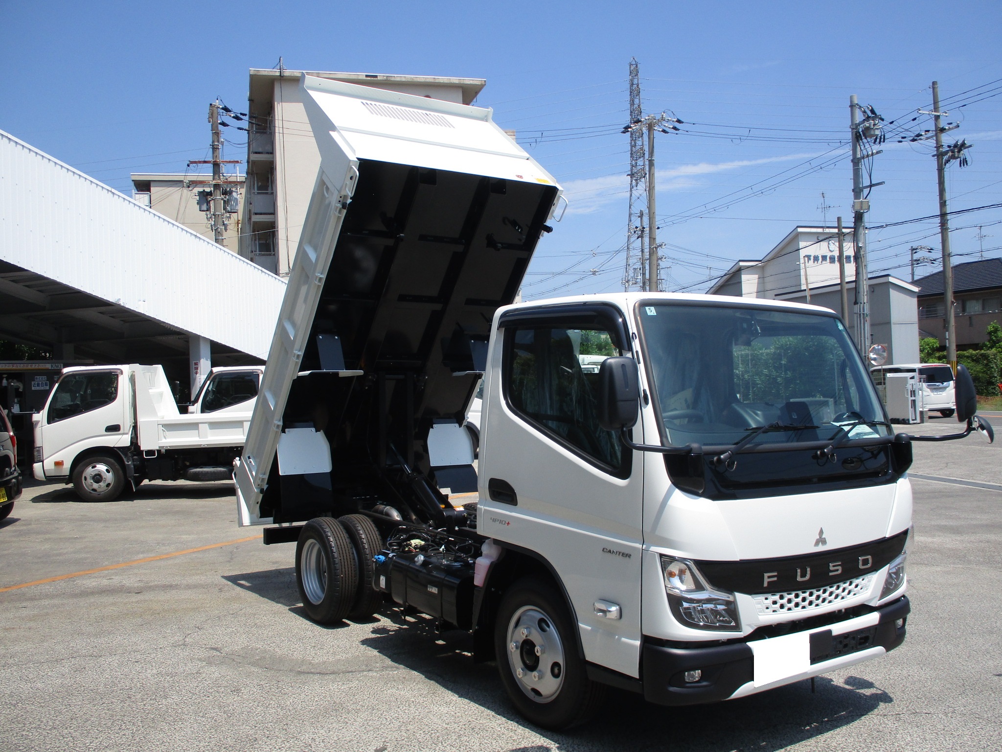 登録済み未使用車　ＮＥＷモデル　キャンター　３tダンプ