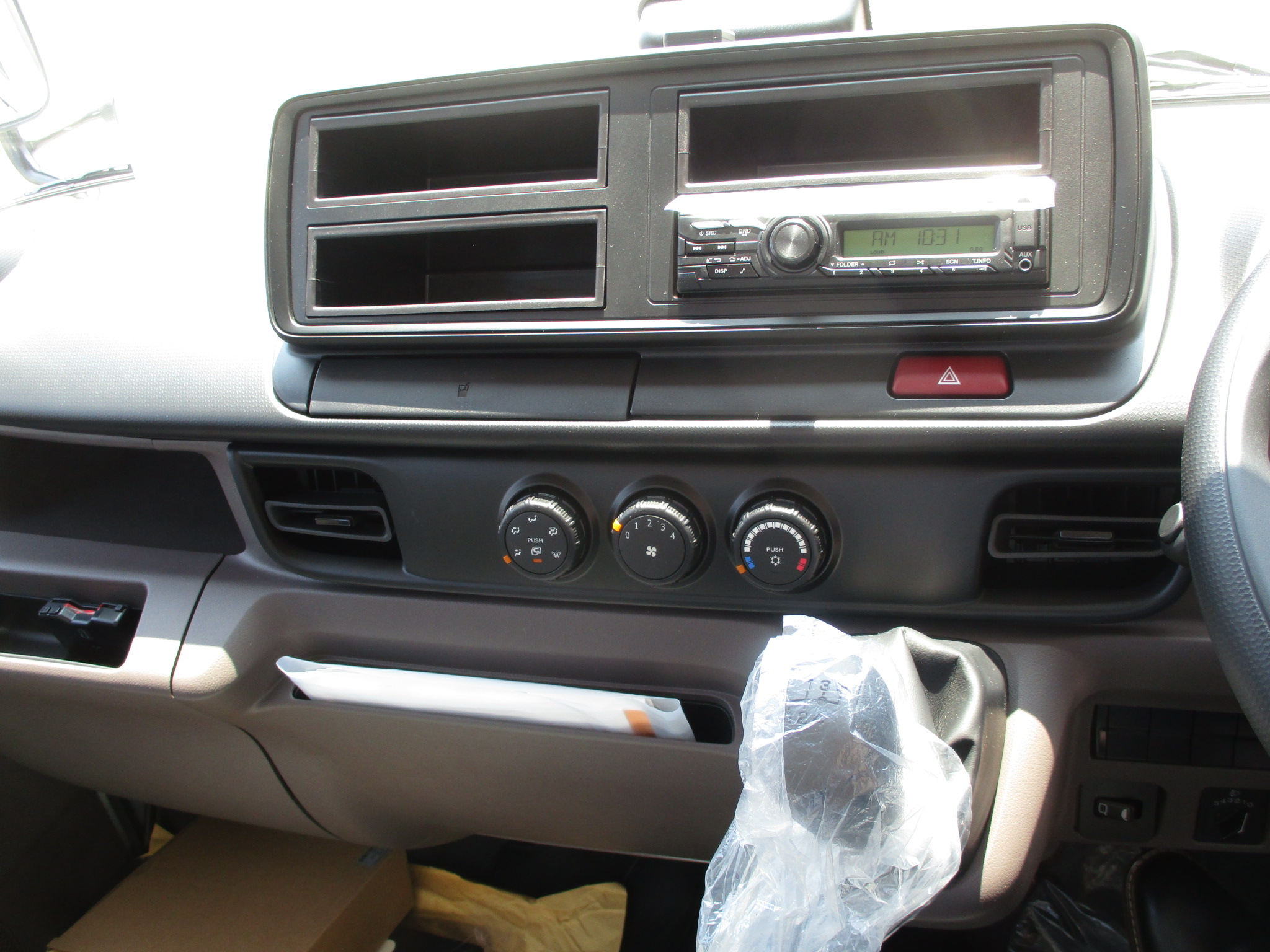 登録済み未使用車　ＮＥＷモデル　キャンター　３tダンプ