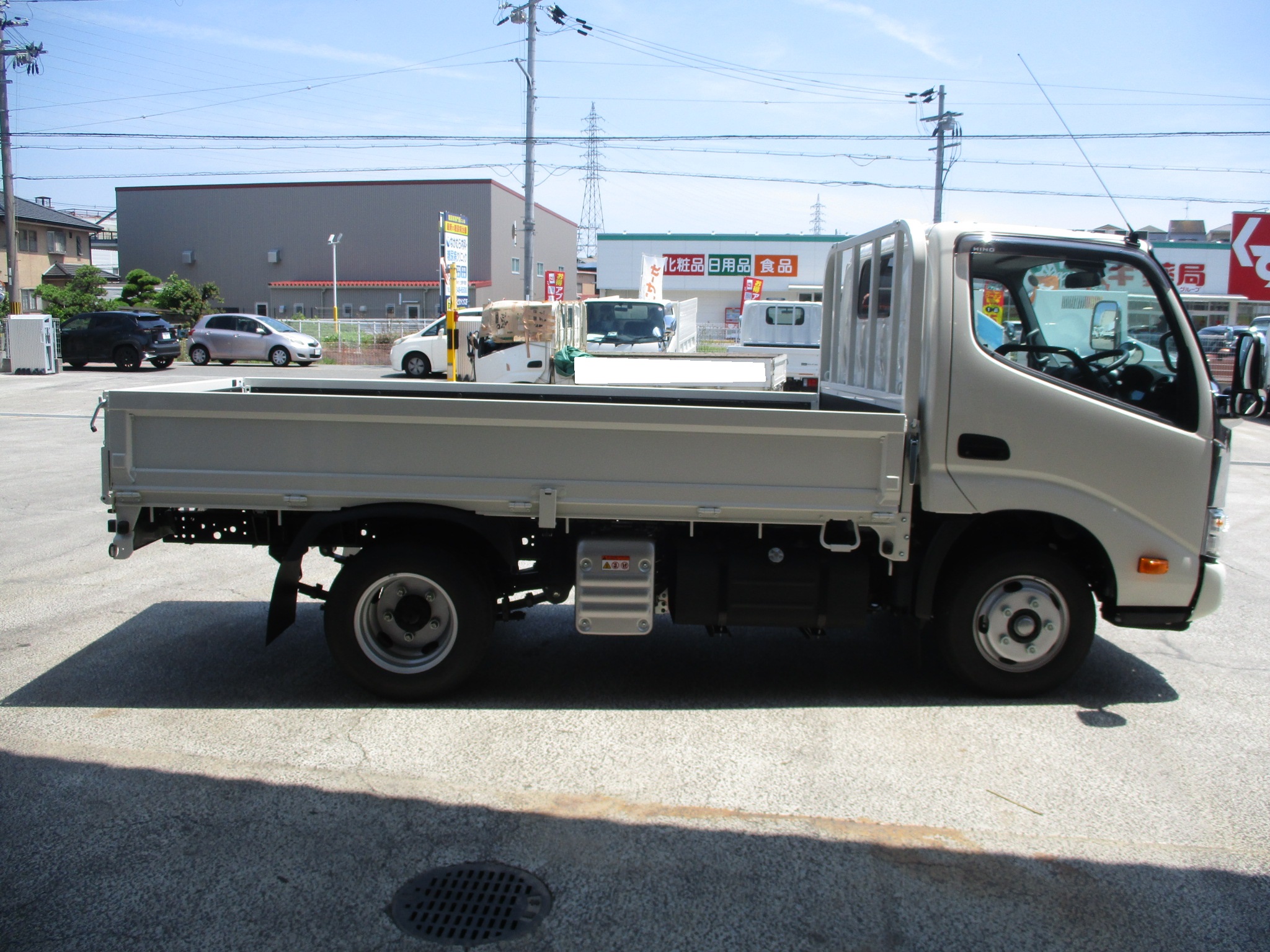 登録済み未使用車　日野デュトロ　2ｔショート平