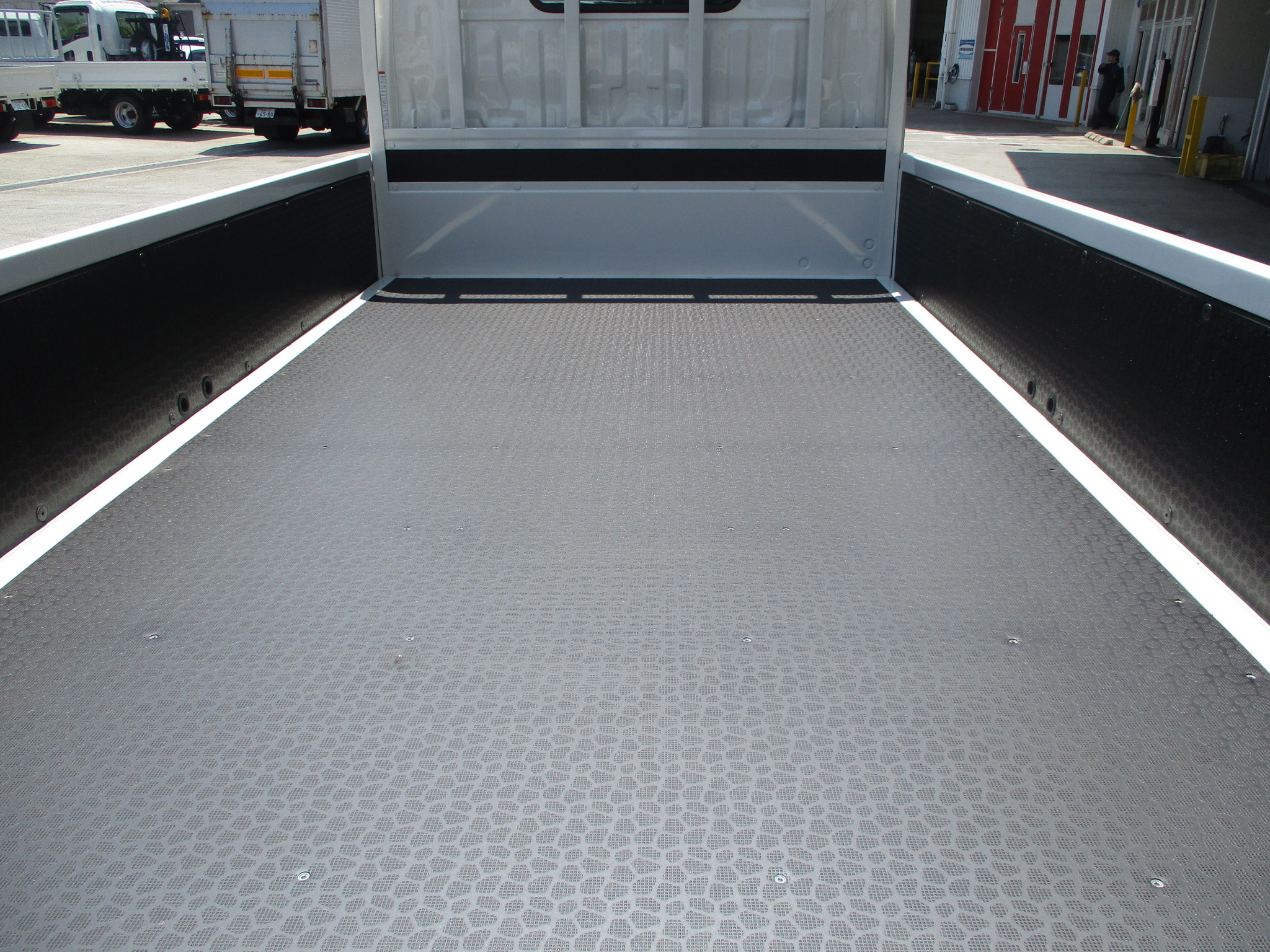 登録済み未使用車　日野デュトロ　2ｔショート平