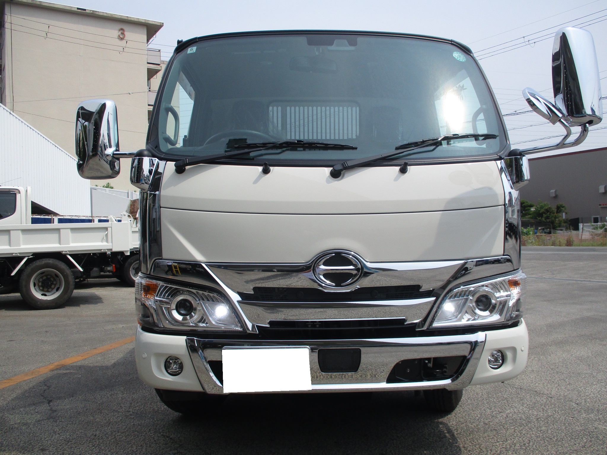 登録済み未使用車　日野デュトロ　3トンダンプ