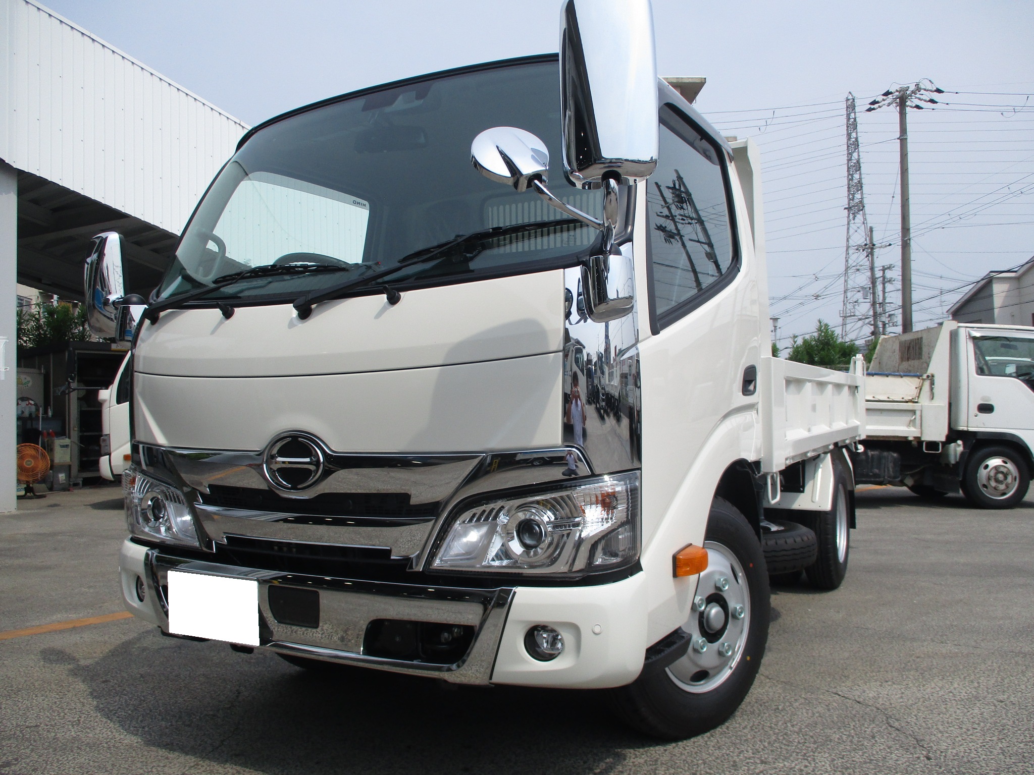 登録済み未使用車　日野デュトロ　3トンダンプ