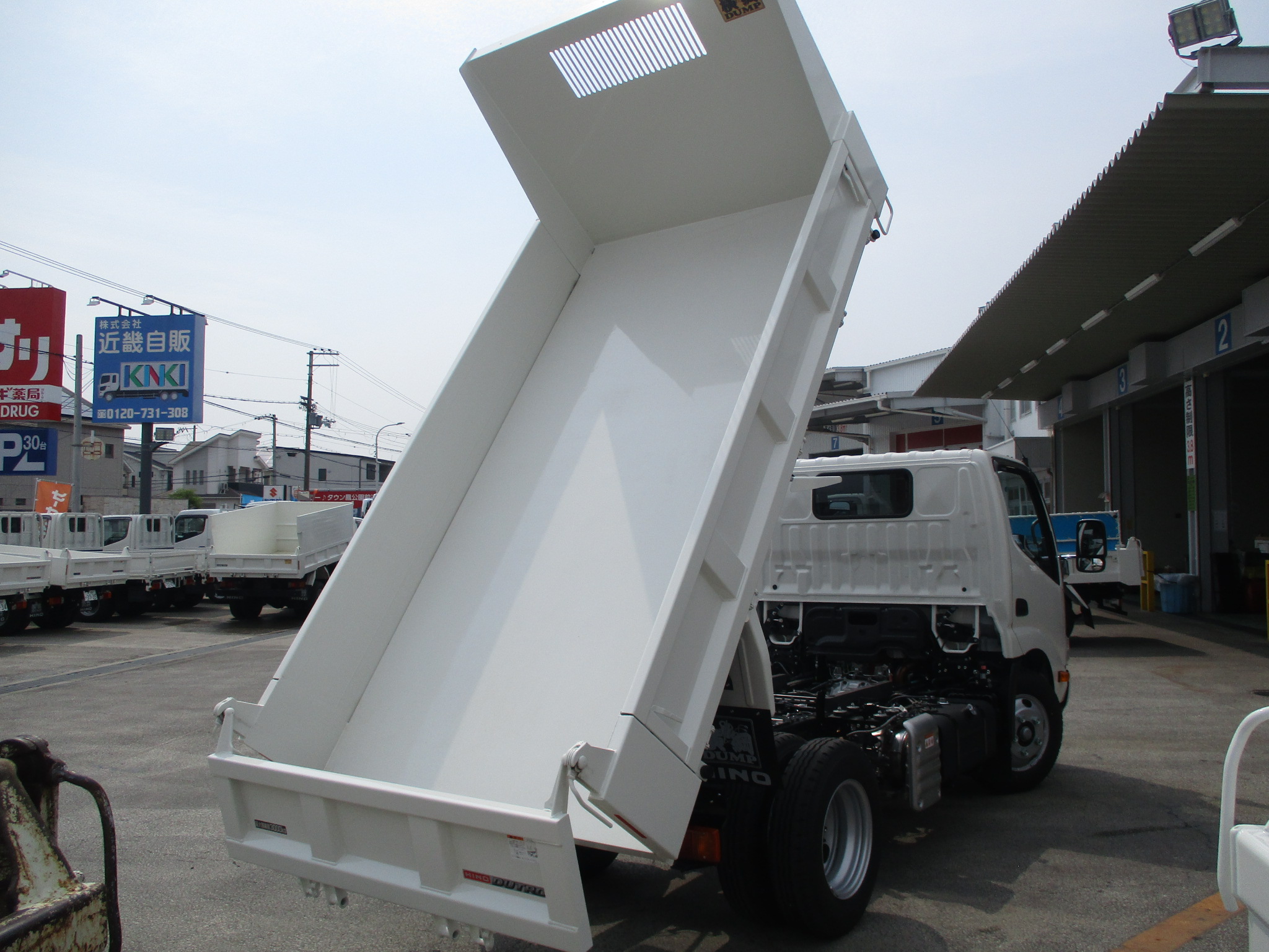 登録済み未使用車　日野デュトロ　3トンダンプ