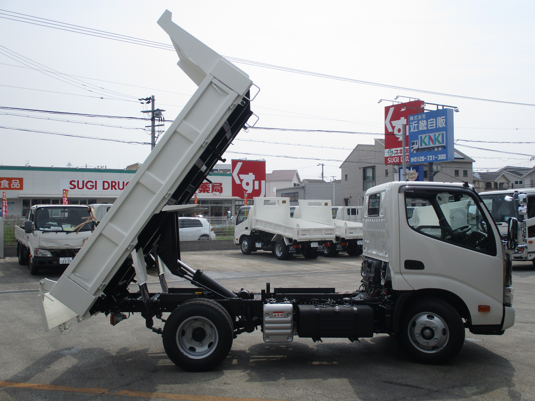 登録済み未使用車　日野デュトロ　3トンダンプ