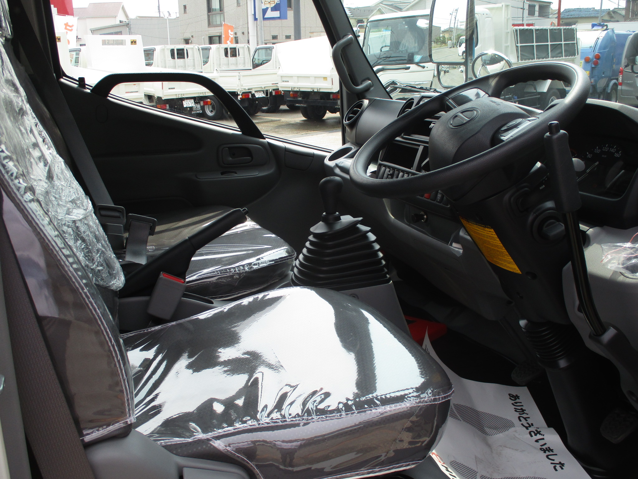 登録済み未使用車　日野デュトロ　3トンダンプ