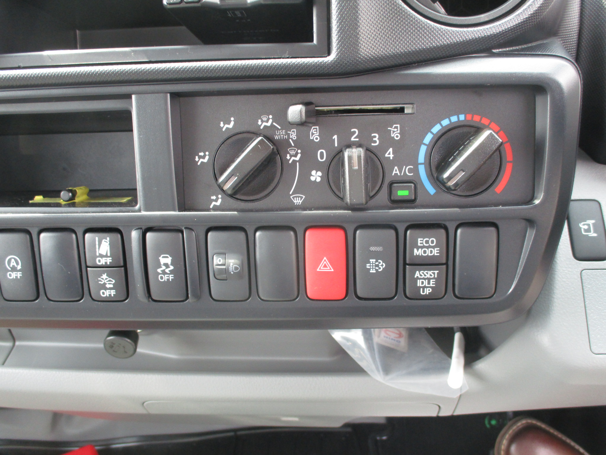 登録済み未使用車　日野デュトロ　3トンダンプ