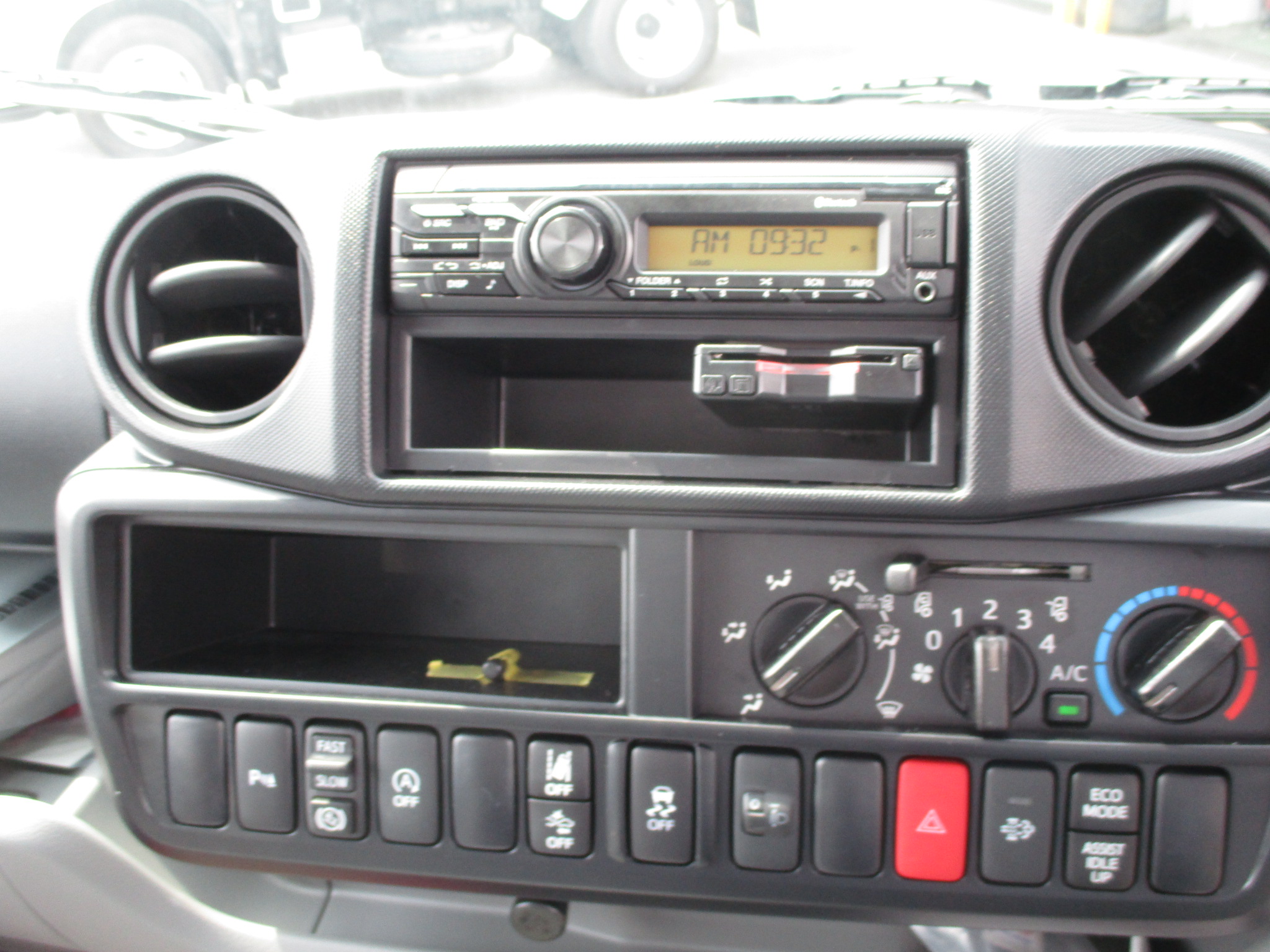 登録済み未使用車　日野デュトロ　3トンダンプ