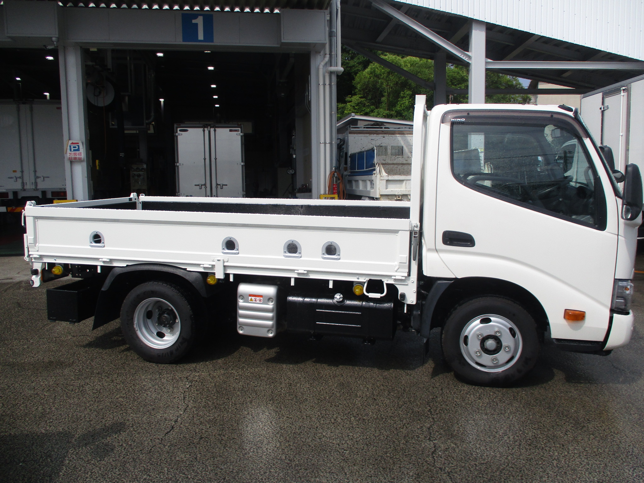 令和1年式 日野デュトロ 2tショート平