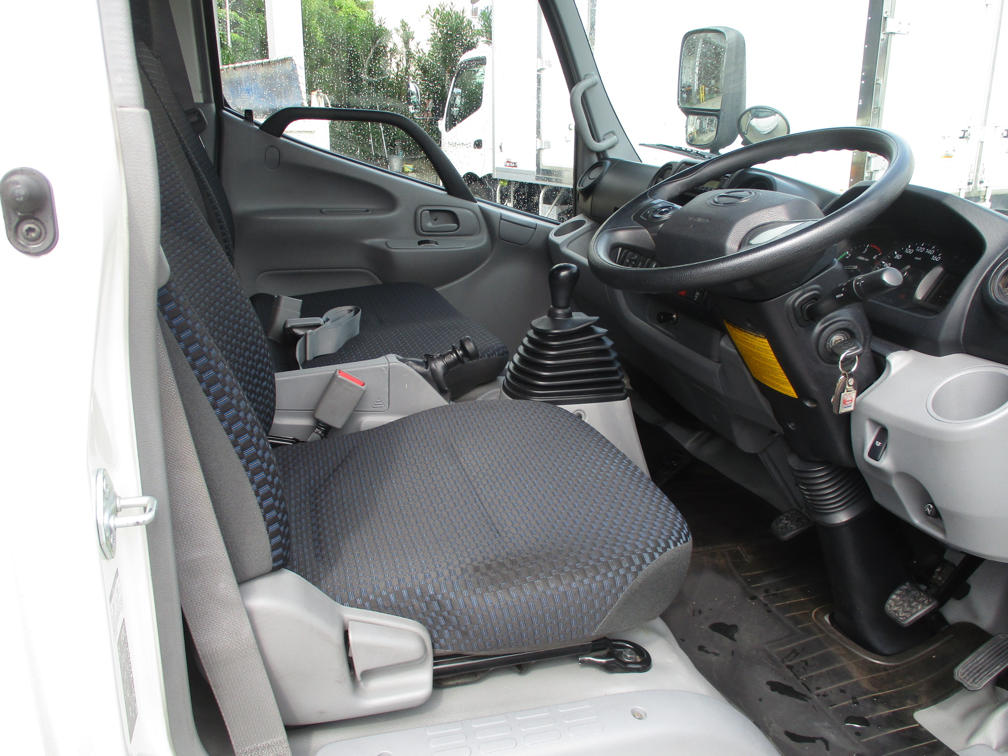 令和1年式 日野デュトロ 2tショート平