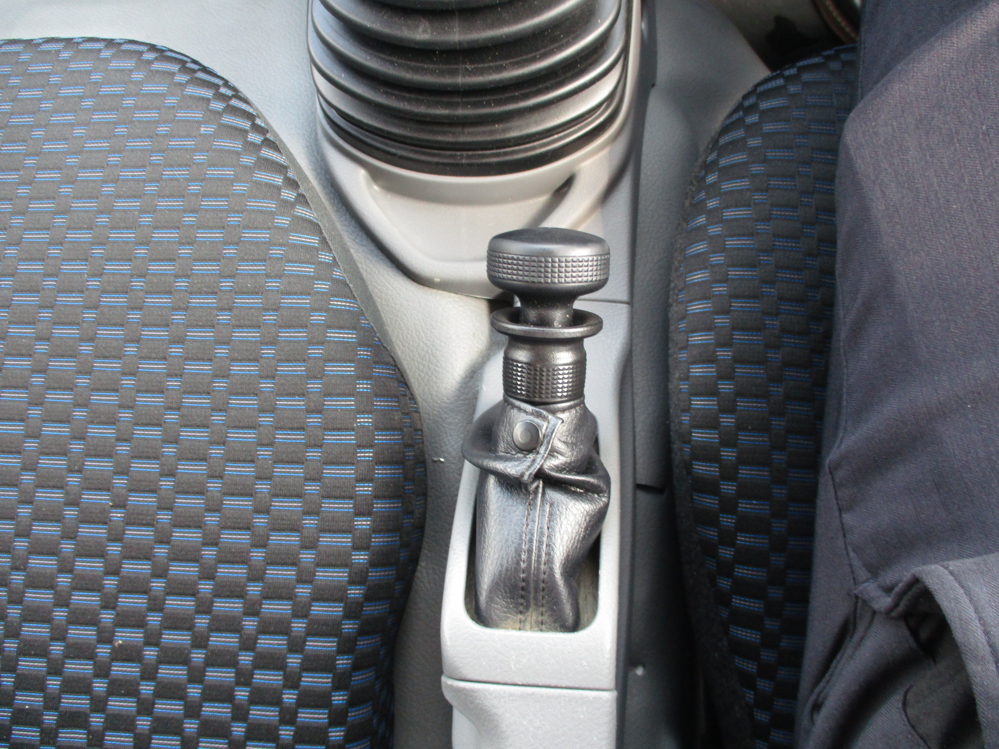 令和1年式 日野デュトロ 2tショート平