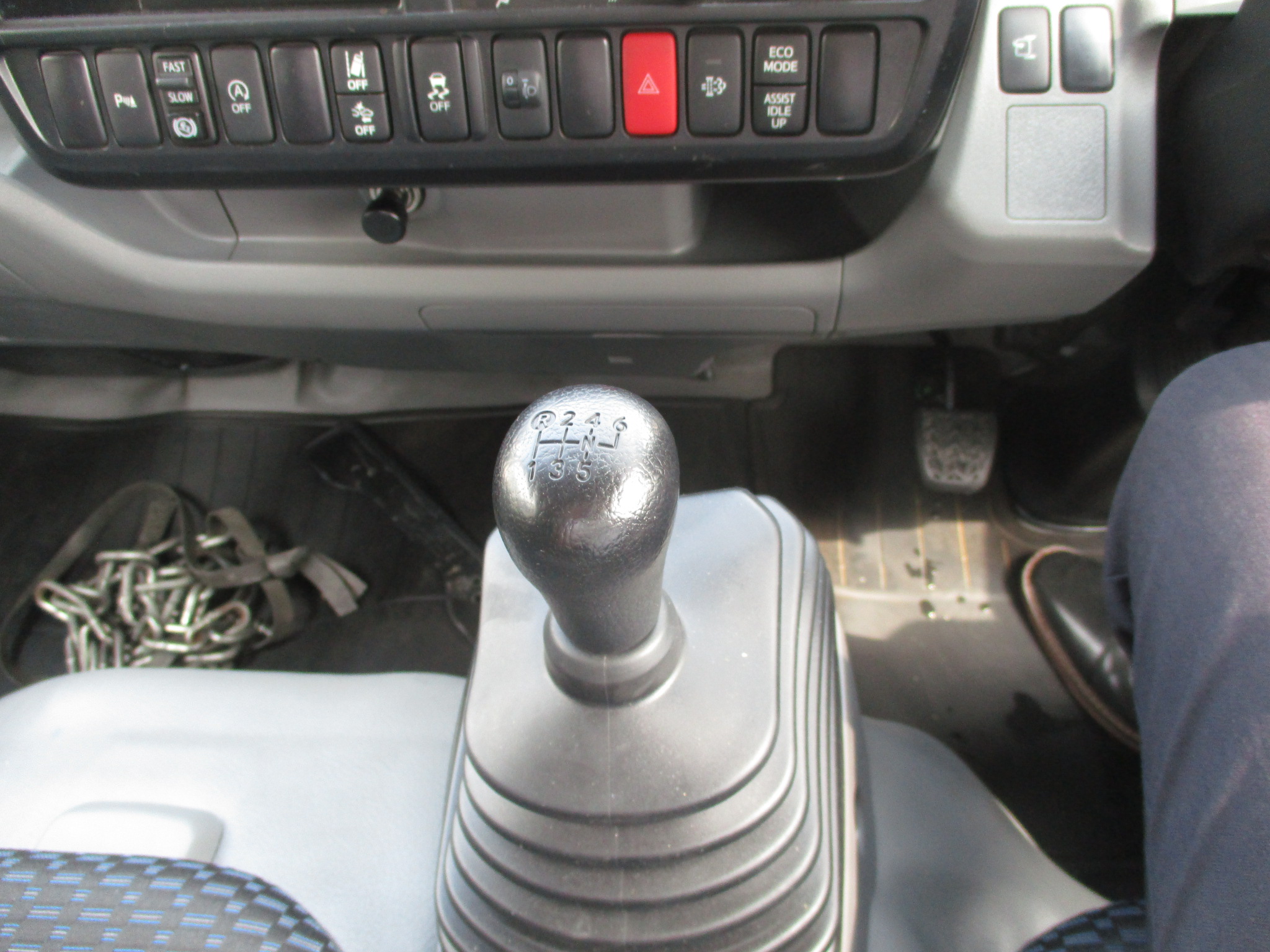 令和1年式 日野デュトロ 2tショート平