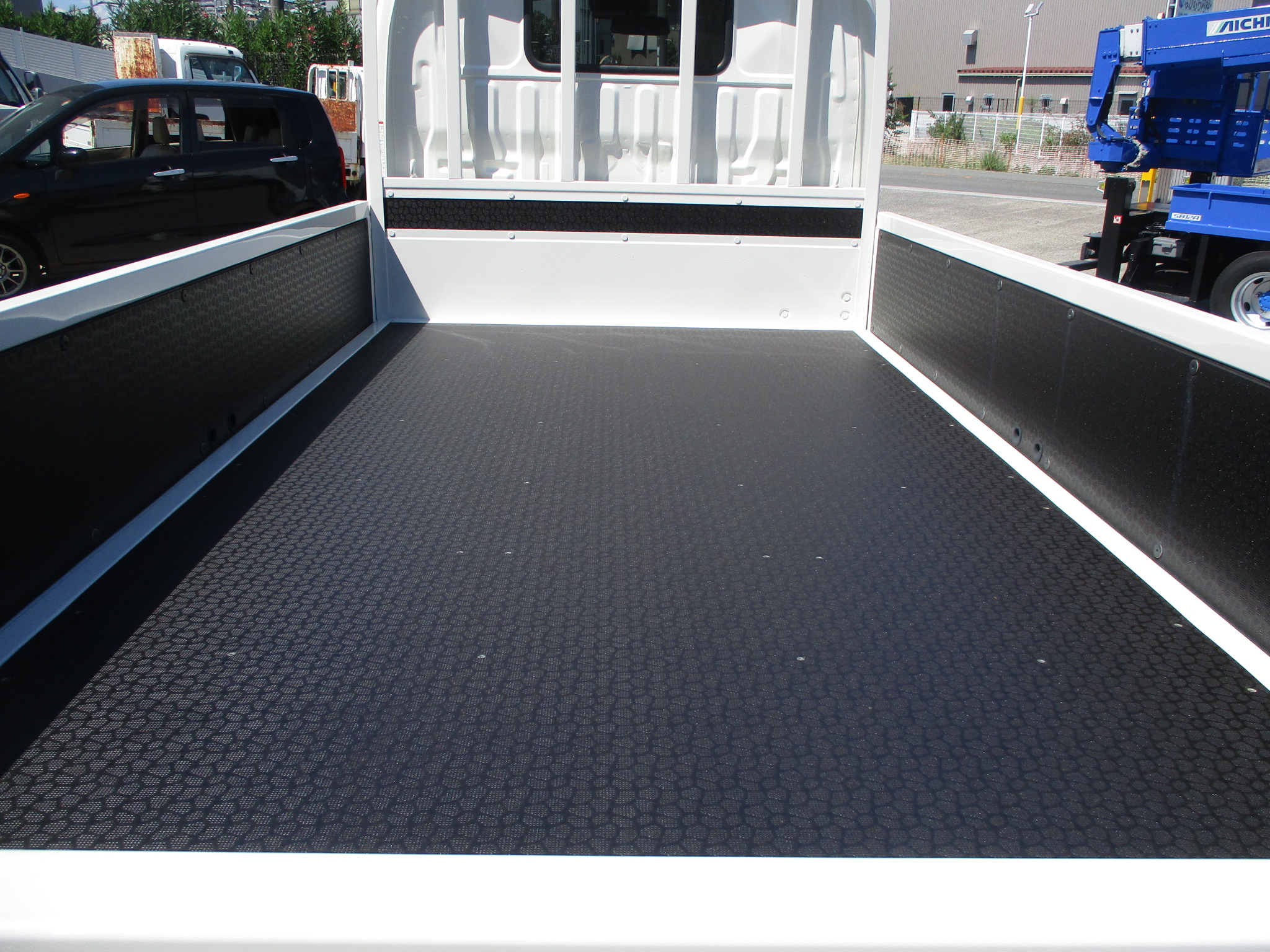 登録済み未使用車 日野デュトロ 2.95tショート平