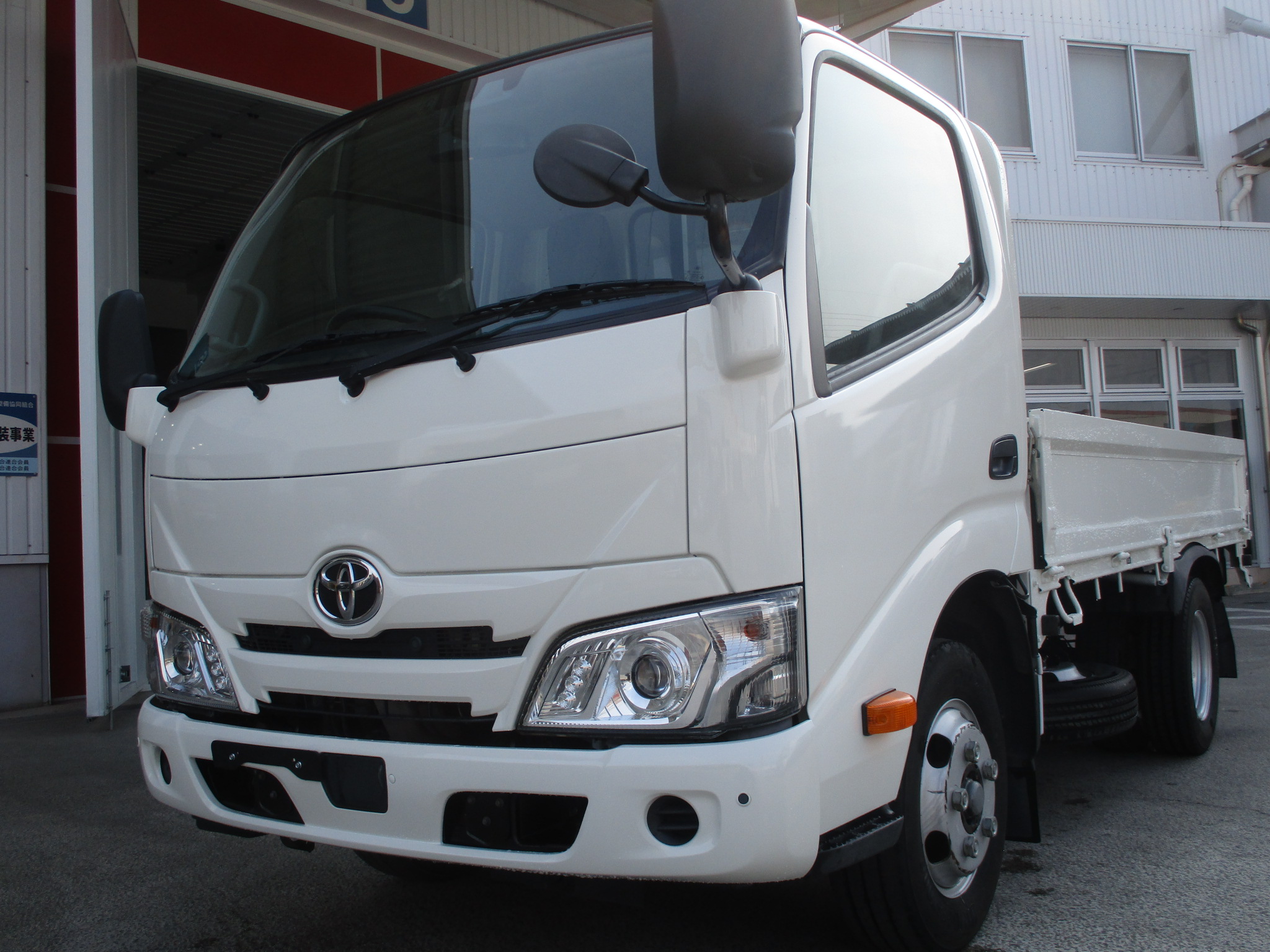 令和2年式 トヨタダイナ 2tショート平