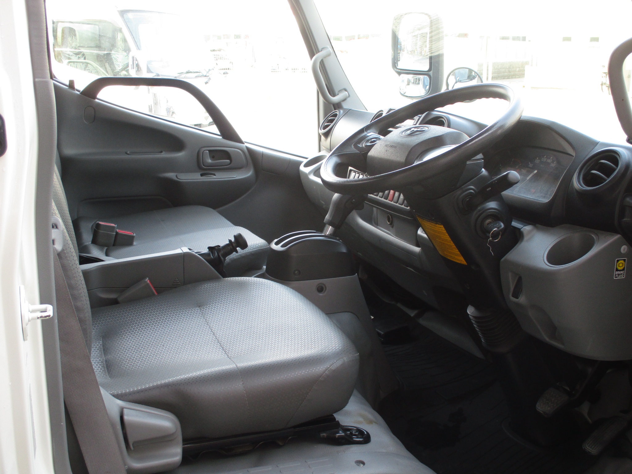 令和2年式 トヨタダイナ 2tショート平