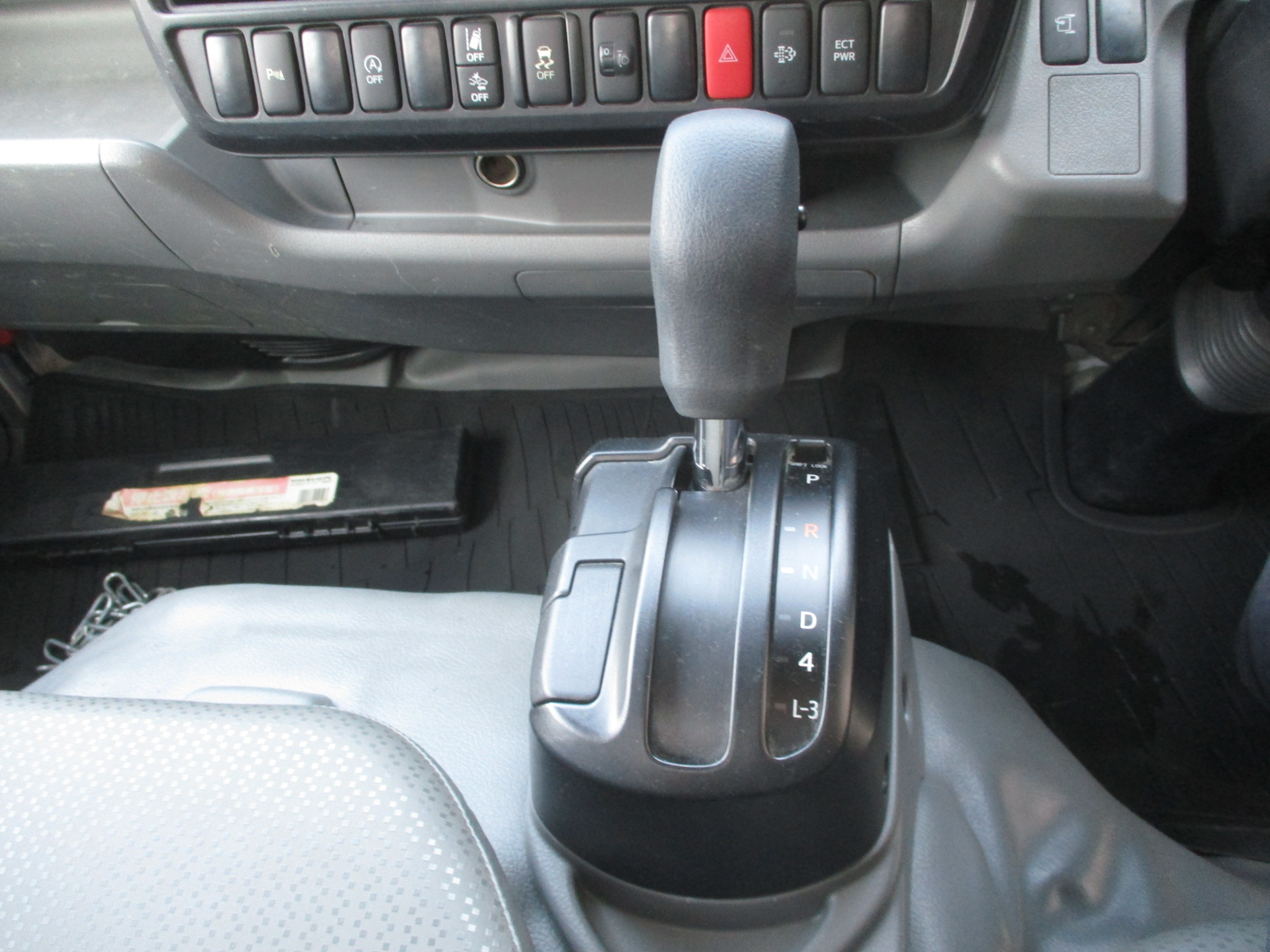 令和2年式 トヨタダイナ 2tショート平